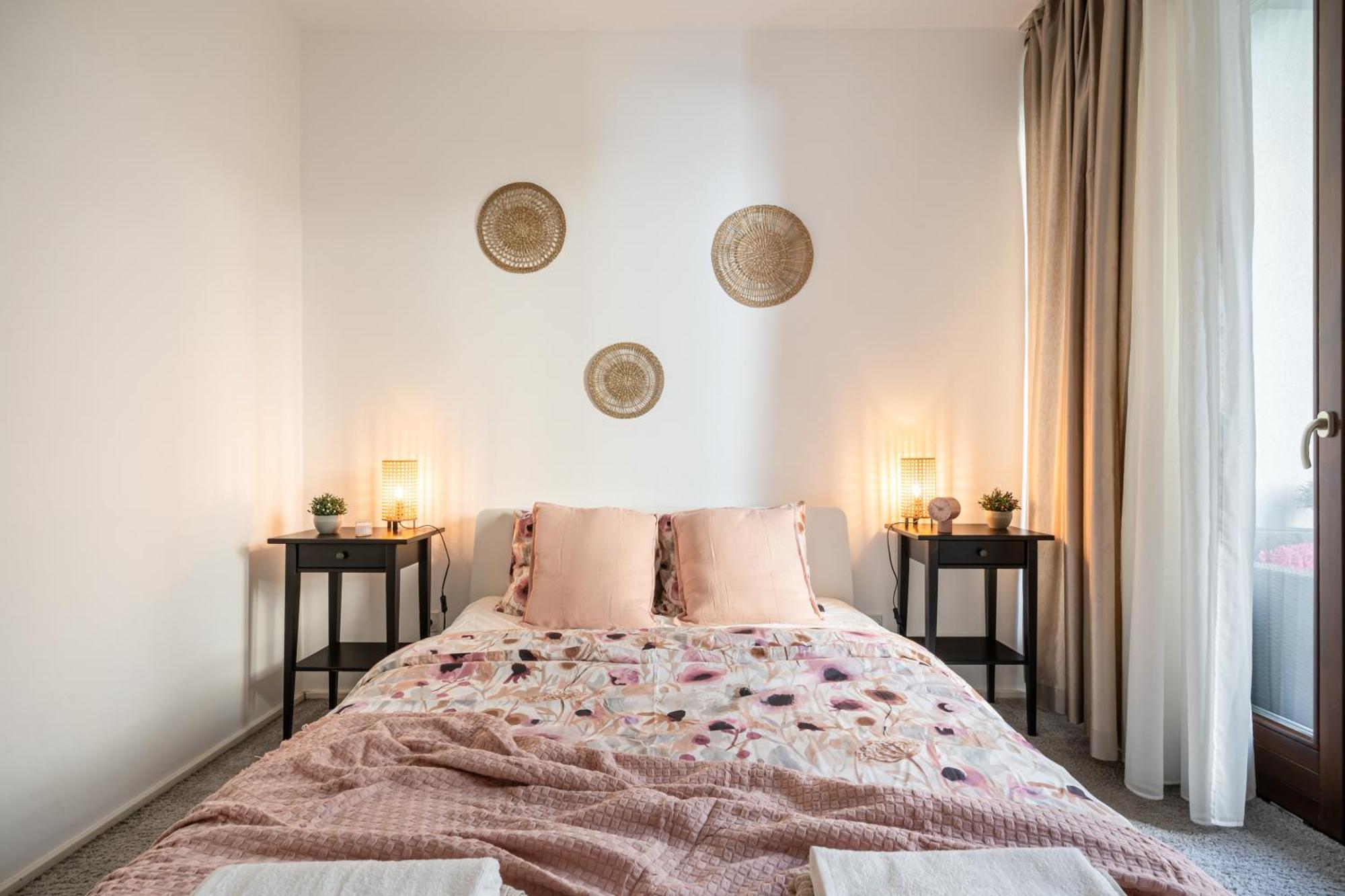 Of Serenity - 2 Bdr, Free Parking And Terrace * Budapest