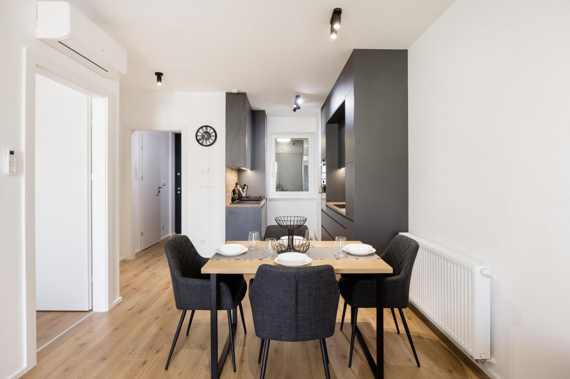 Sleek With Balcony And Parking Appartement Budapest