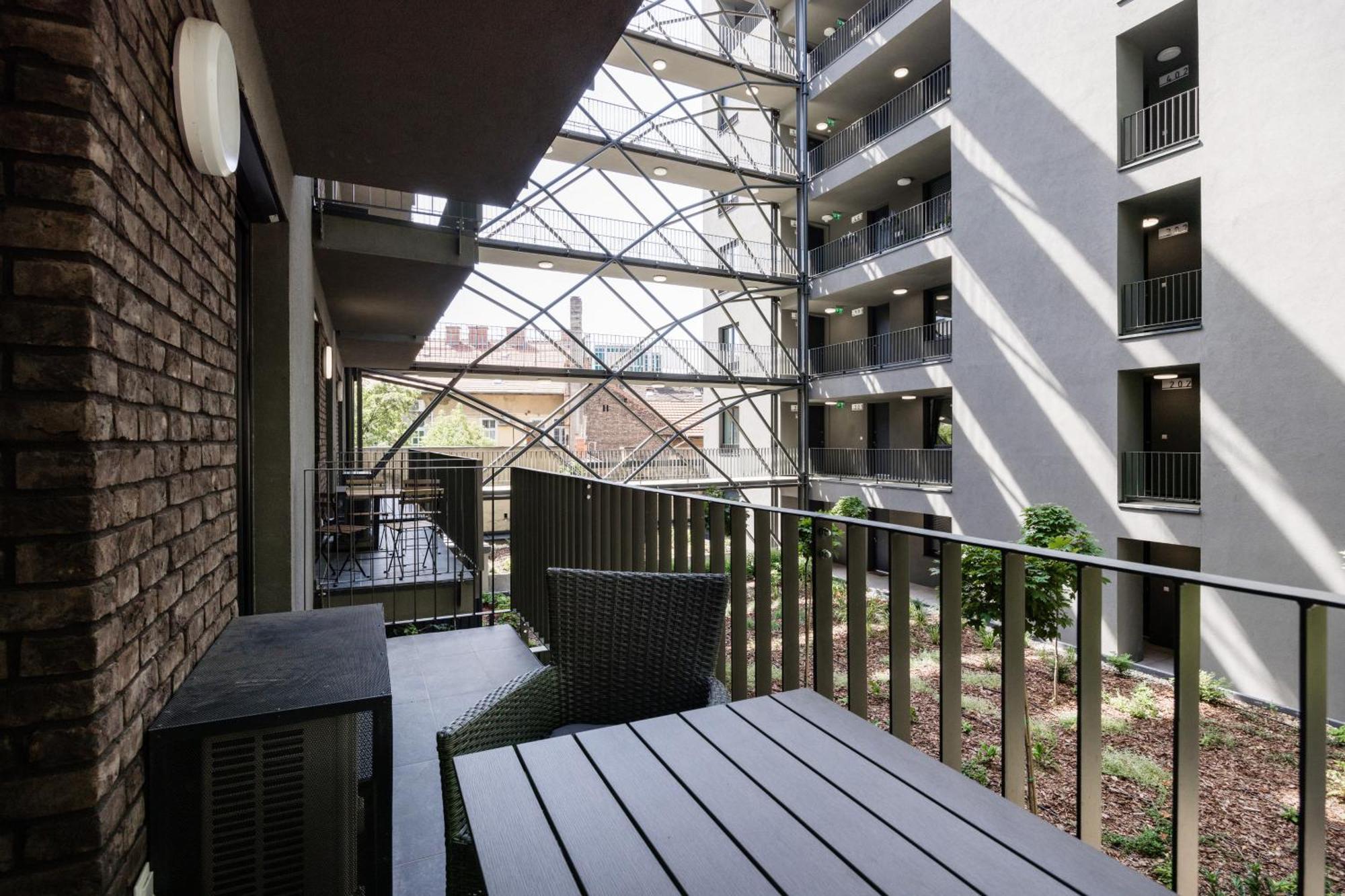 Modern With Balcony And Parking *