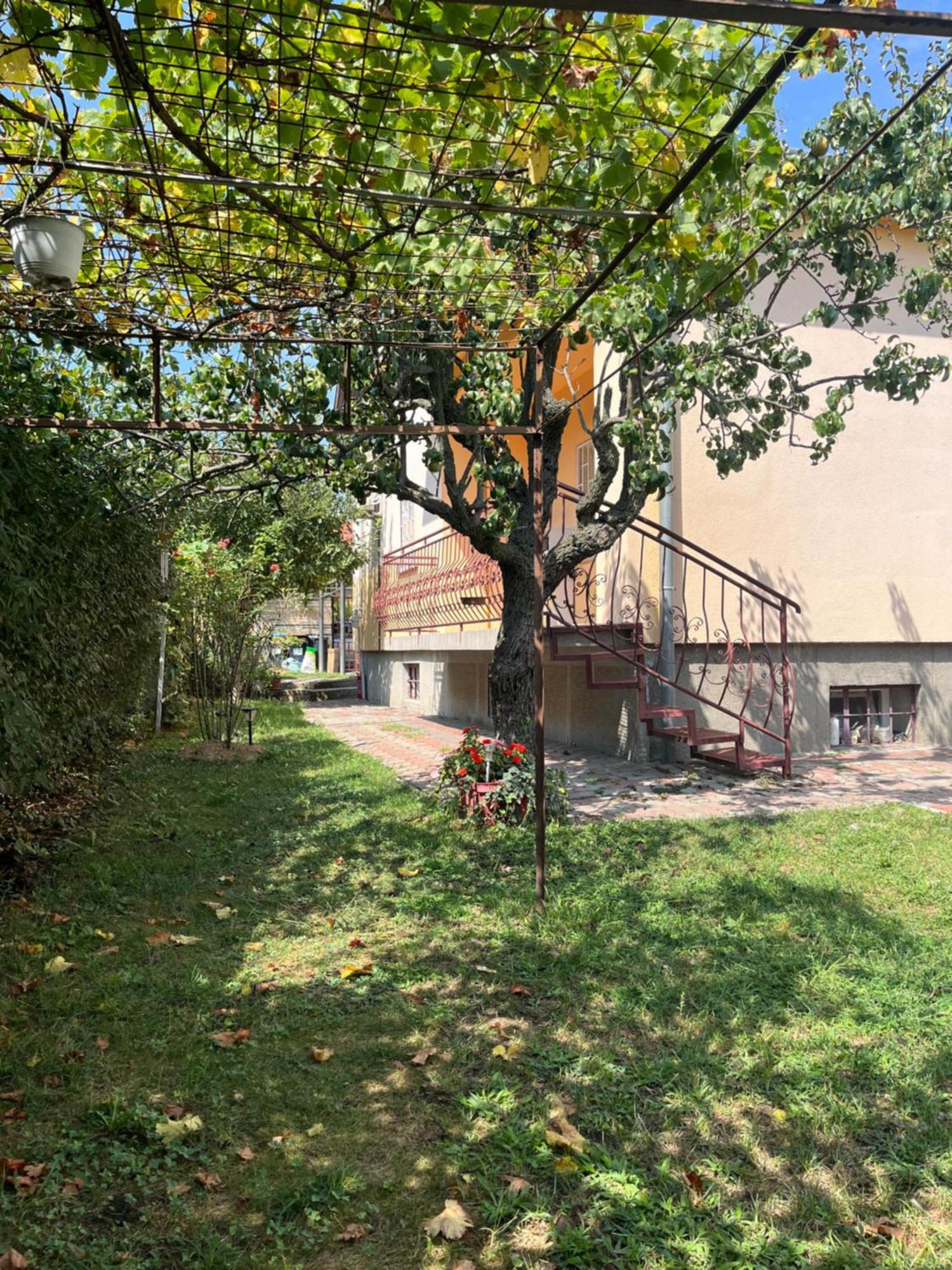 Appartamento With Rose Garden & Free Parking *