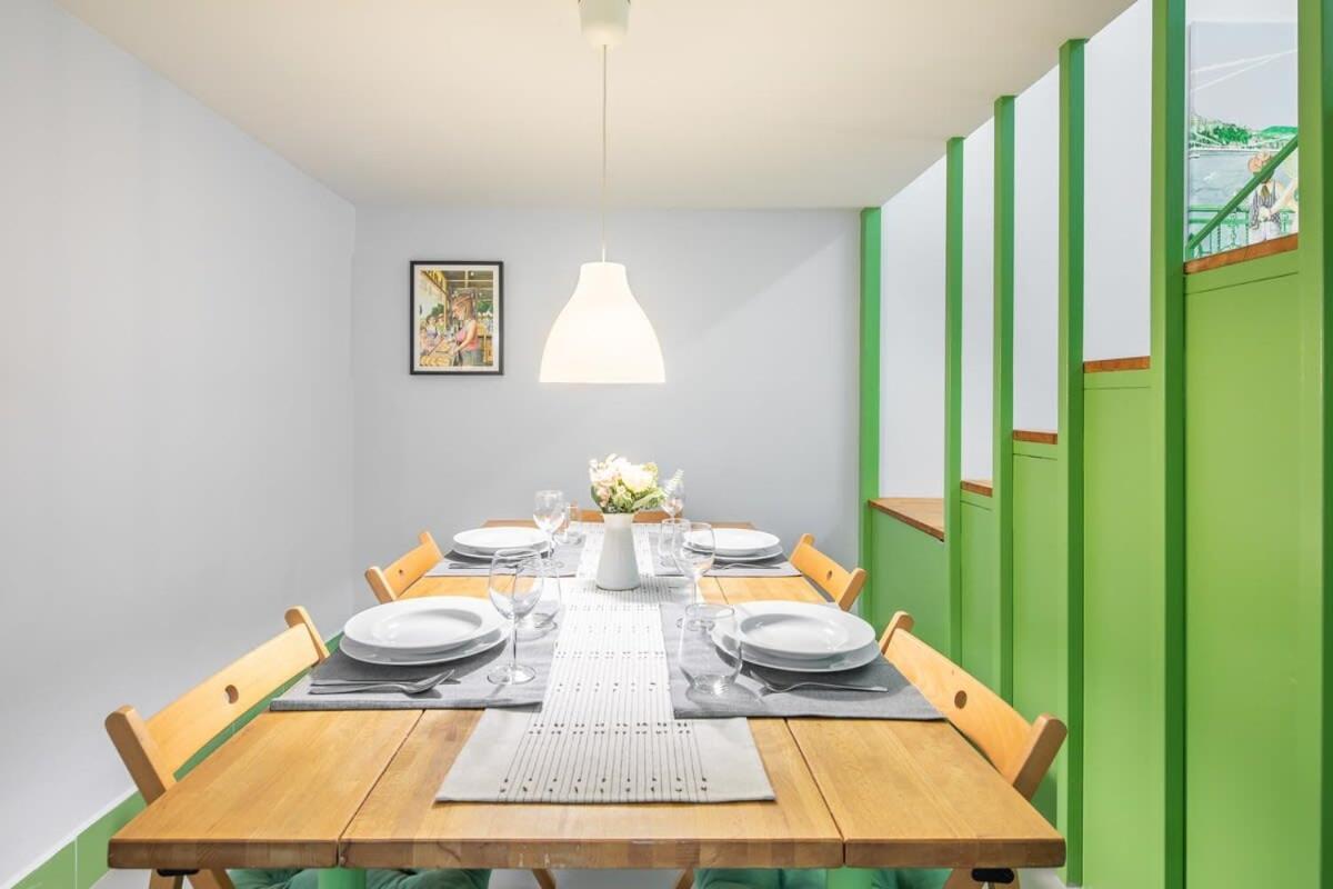 Very - Unique Design - New * Budapest