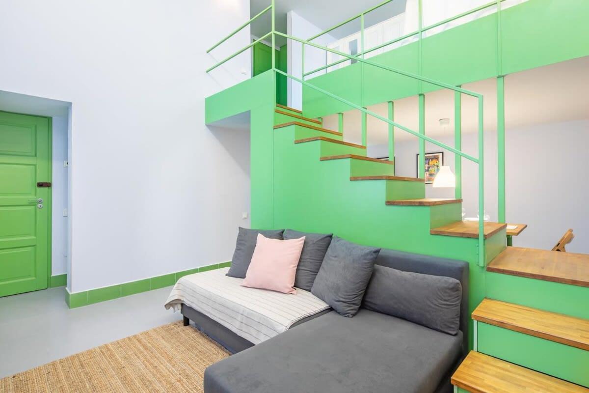 Very - Unique Design - New Budapest