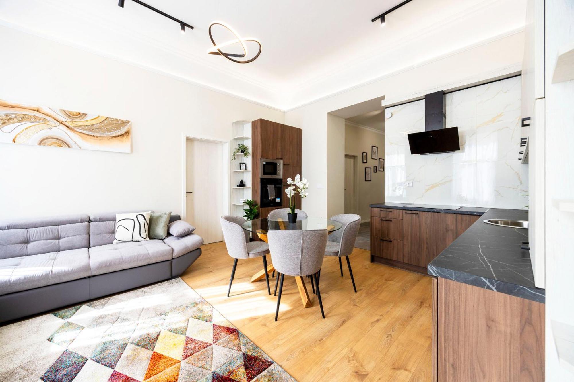 Deluxe Izabella Center With 4bedrm, 3bathrm Apartamento Budapest