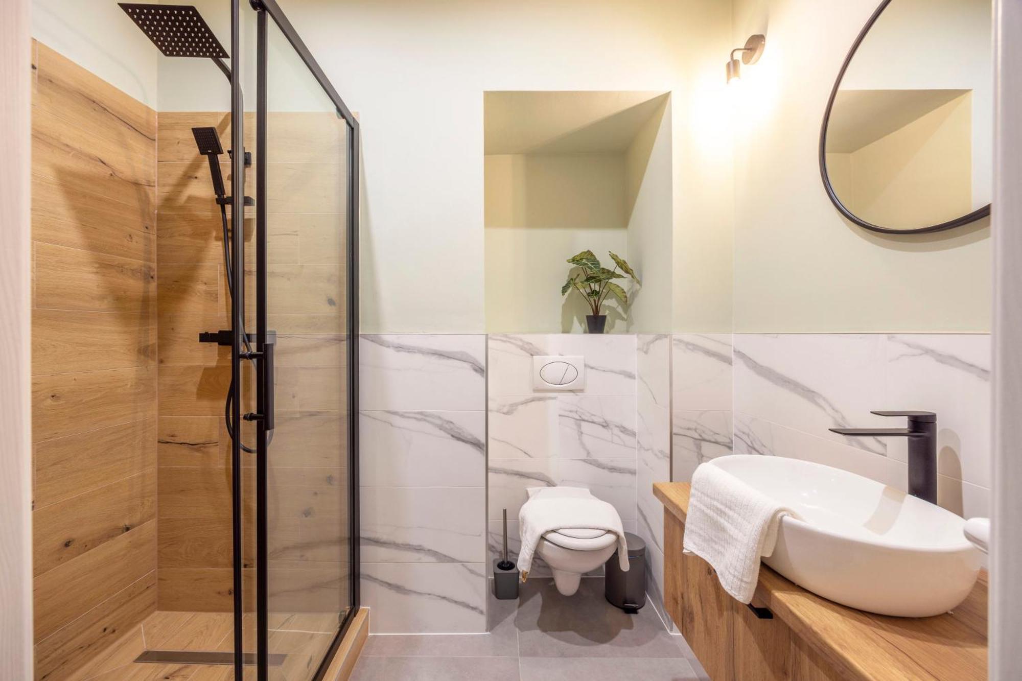 Deluxe Izabella Center With 4bedrm, 3bathrm *