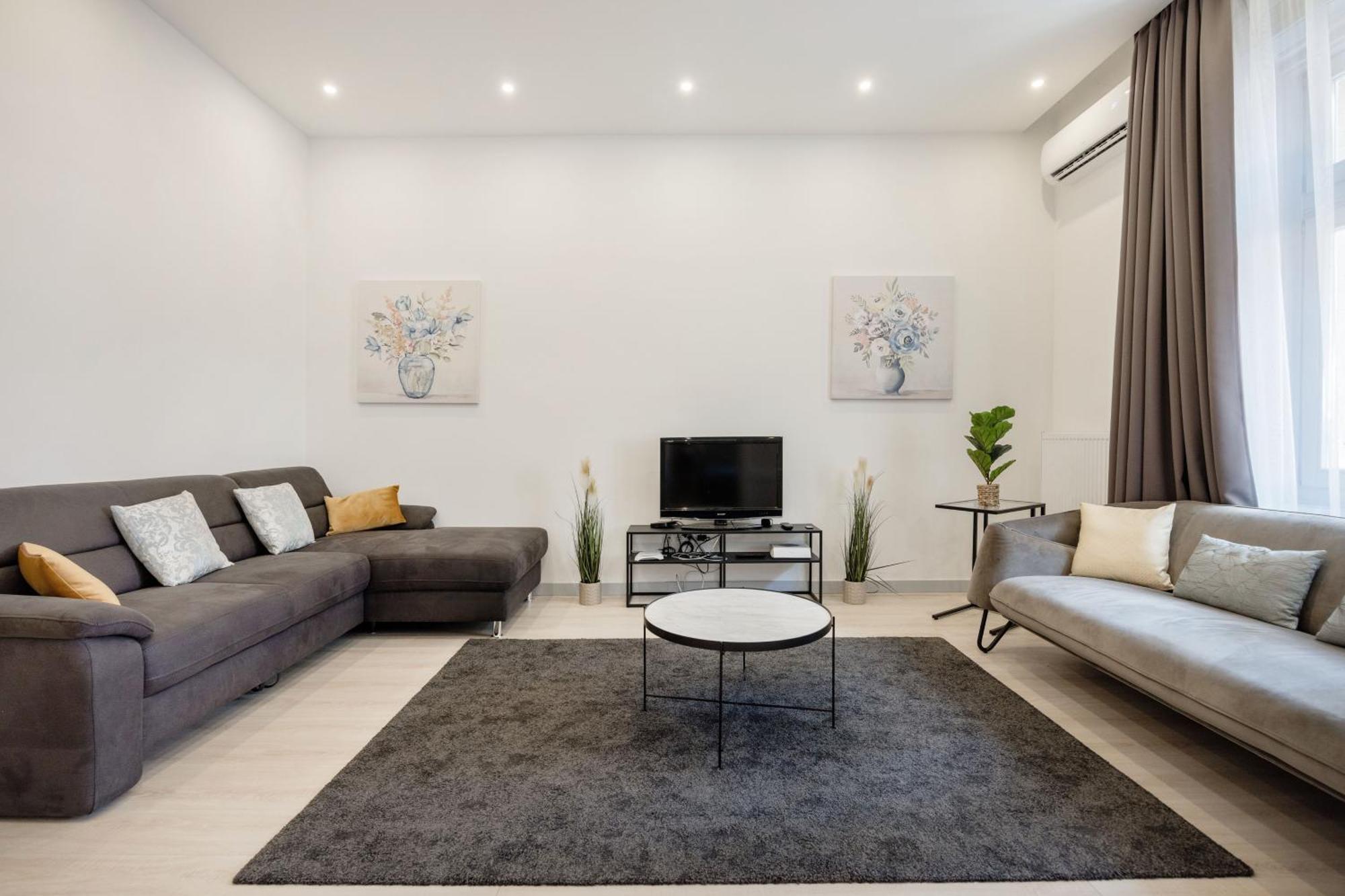 Elegant Two-bedroom In The Centre Budapest