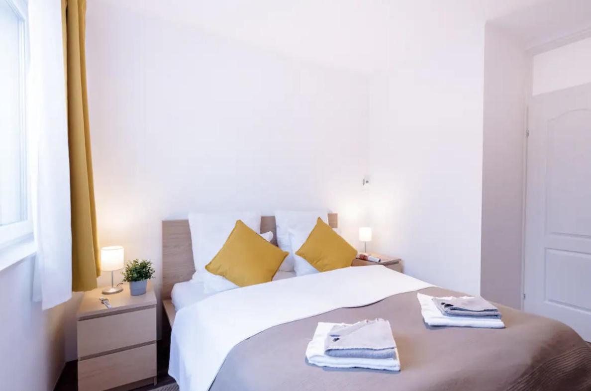 Apartamento Sunny 2br With Balcony At Szoevetseg Street