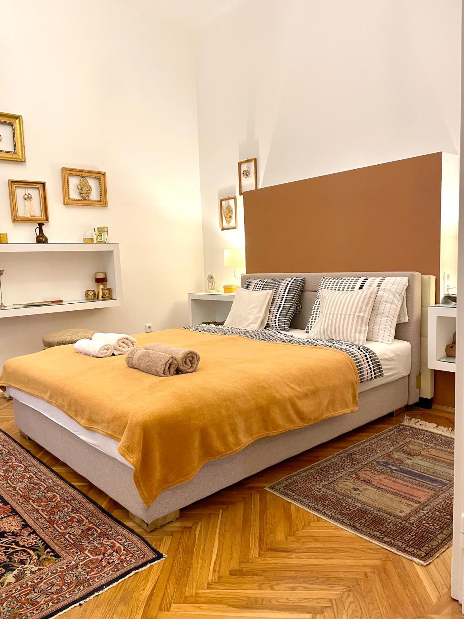 Apartment Gold Pearl 2 At St Stephen' S Basilica Budapest