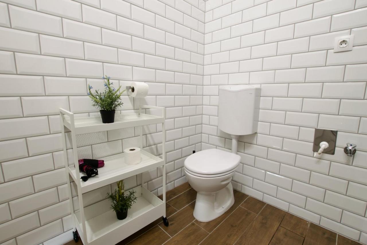 By Hi5 Apartments- Erzsebet 44 Apartmán