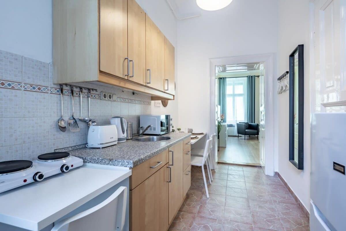 Apartment Lovely In The Heart Of The Budapest