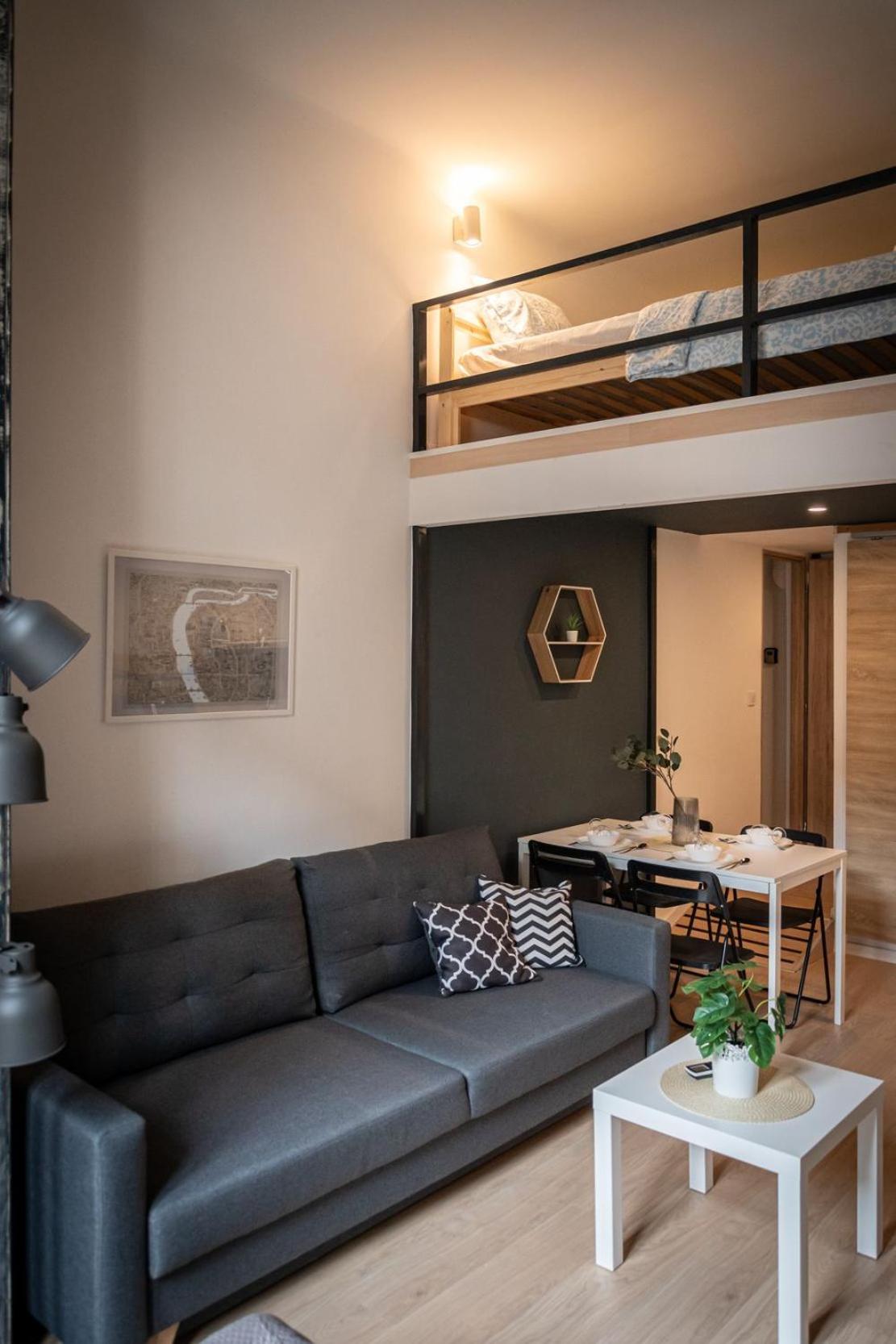 Apartment Red Viking Tiny