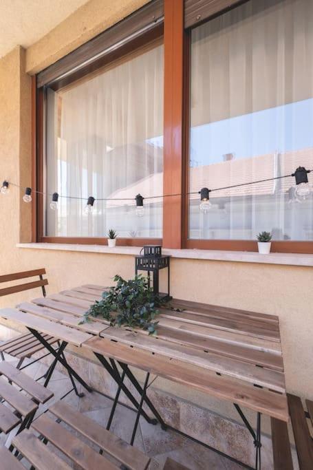 Bright Downtown Balcony Retreat Appartement Budapest