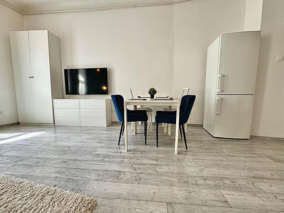 Lujza - Modern Apartment