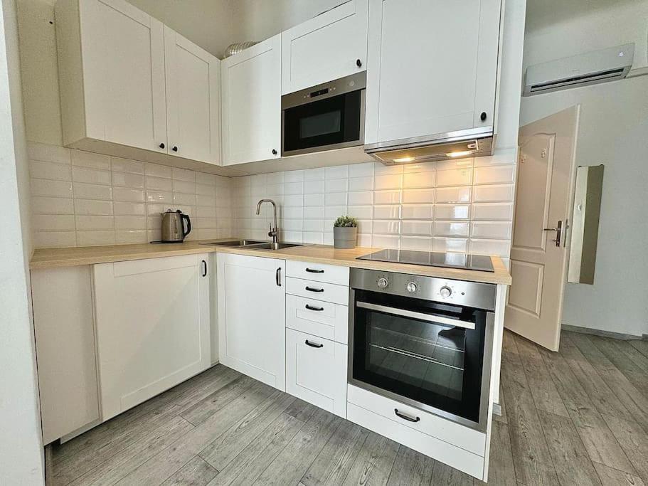 Lujza - Modern Apartment *