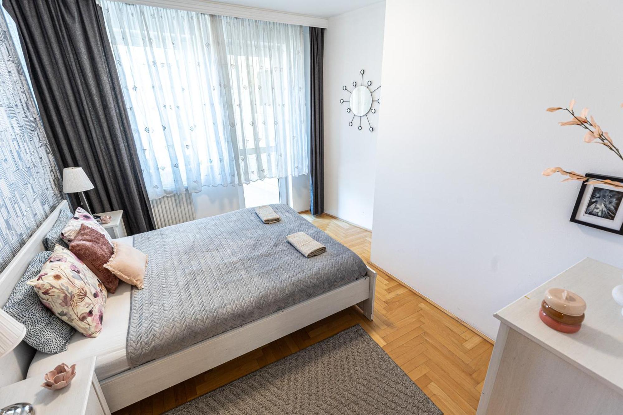 Gozsdu White Raven 305 Budapest