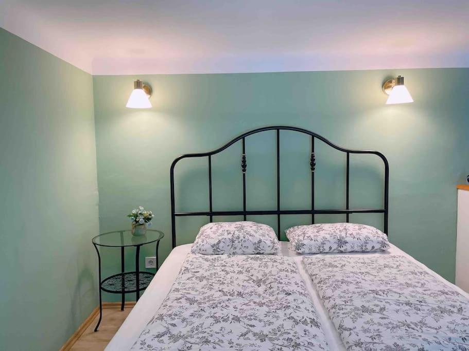 5 Downtown Vintage With Balcony Apartmán