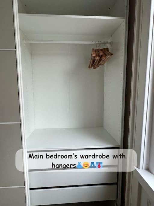 Stylish Parisian 3br In Budapest, Sleeps 9 Lägenhet