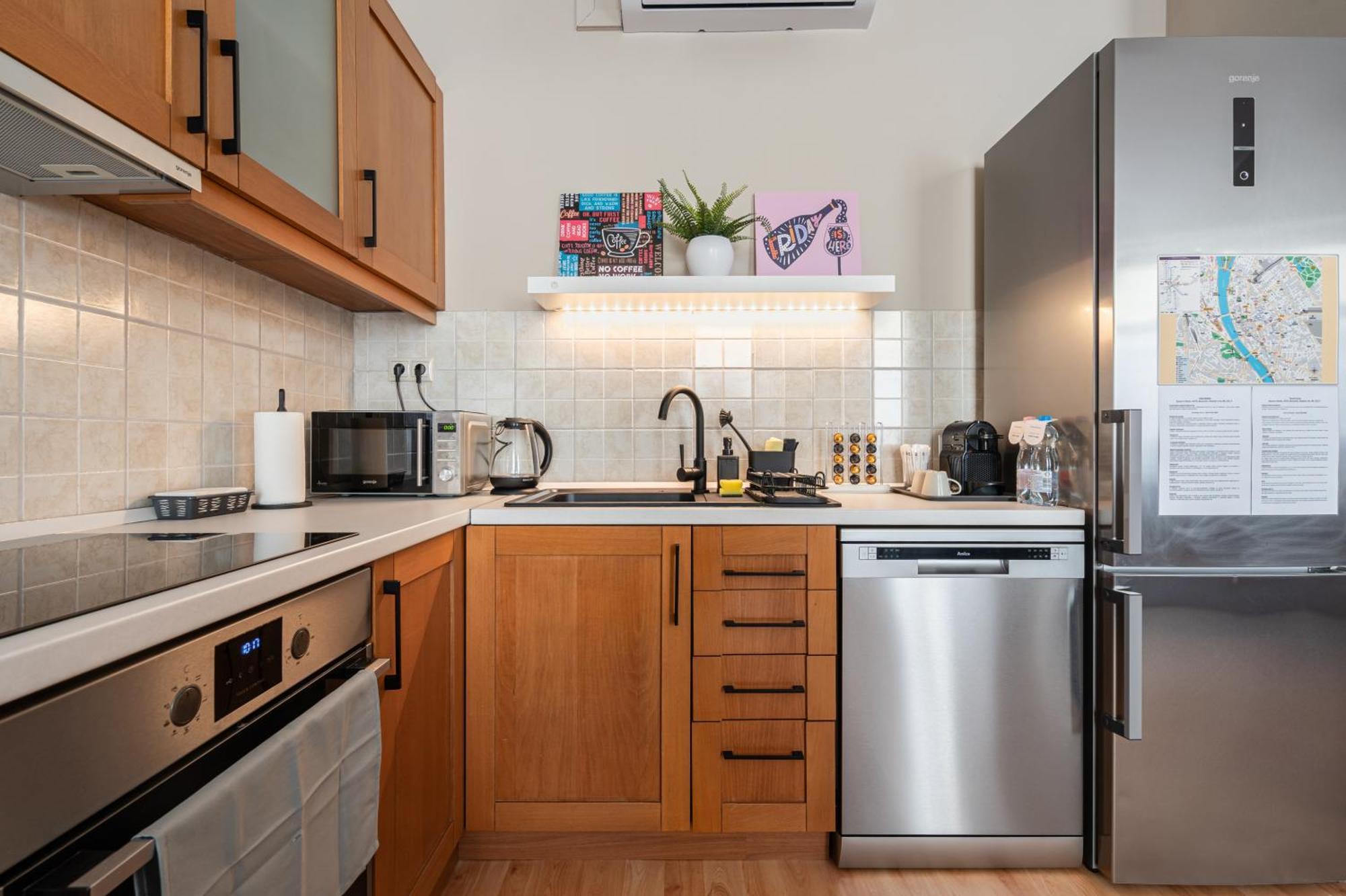 Apartamento Sarah's With Pool, Wellness, Fitness Budapest