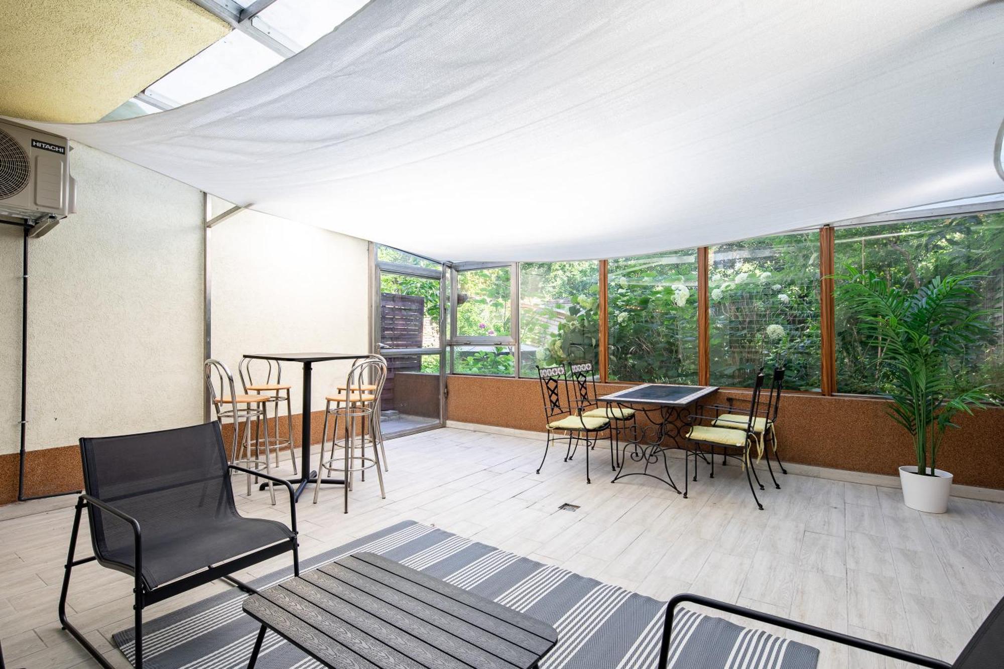 Central - Spacious - Green - Modern *