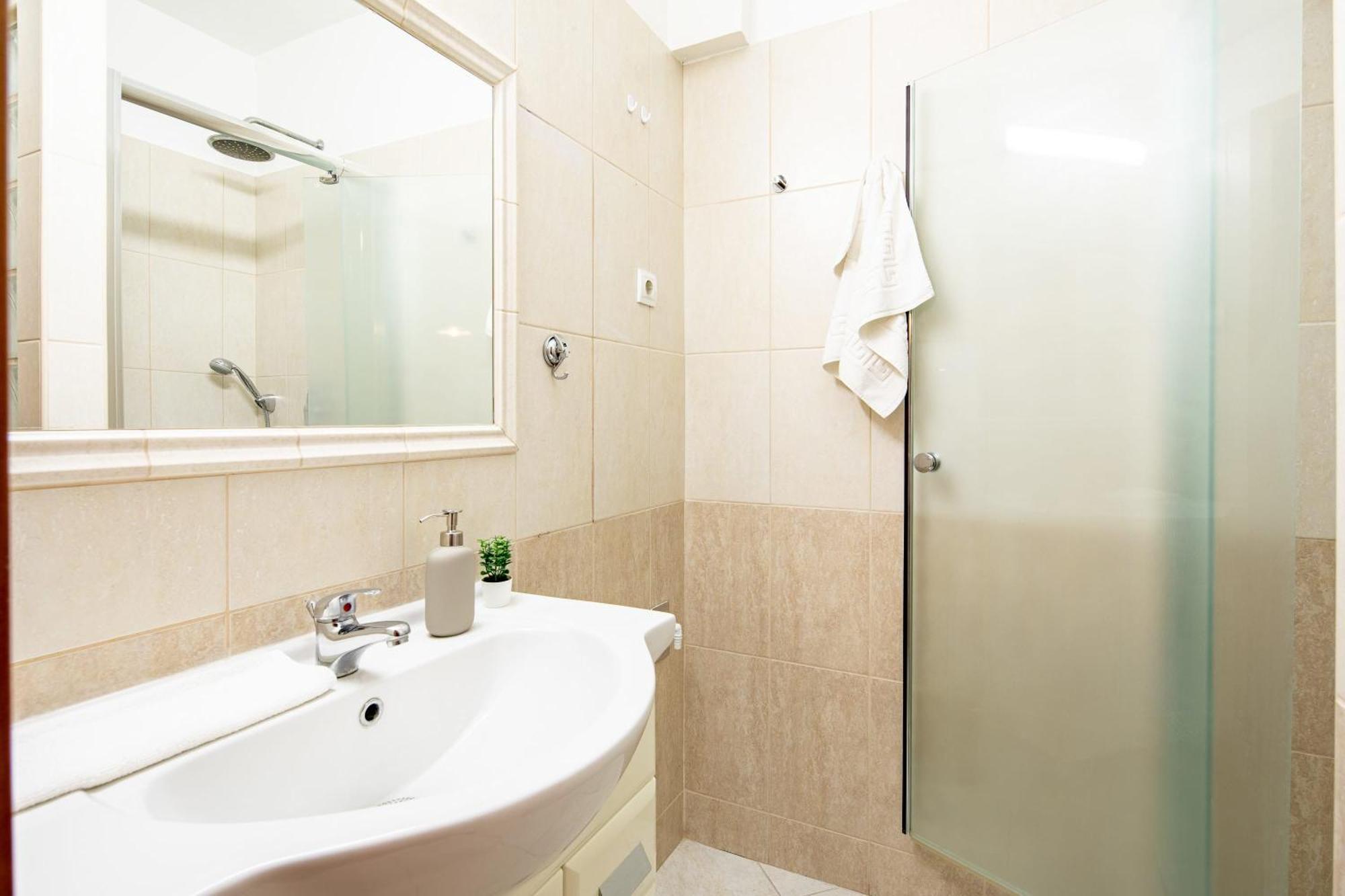 Central - Spacious - Green - Modern Appartamento *