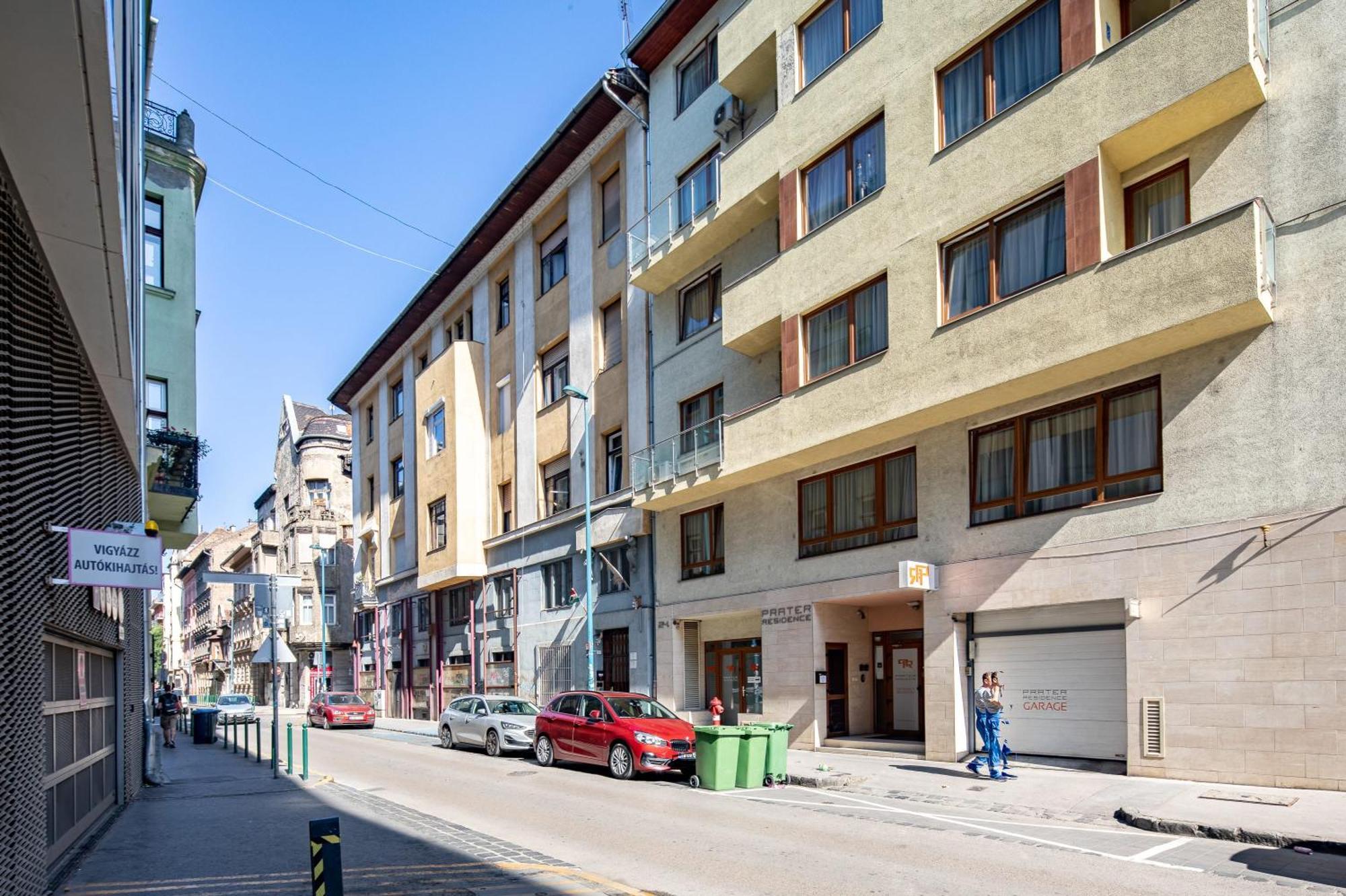 Central - Spacious - Green - Modern Appartamento
