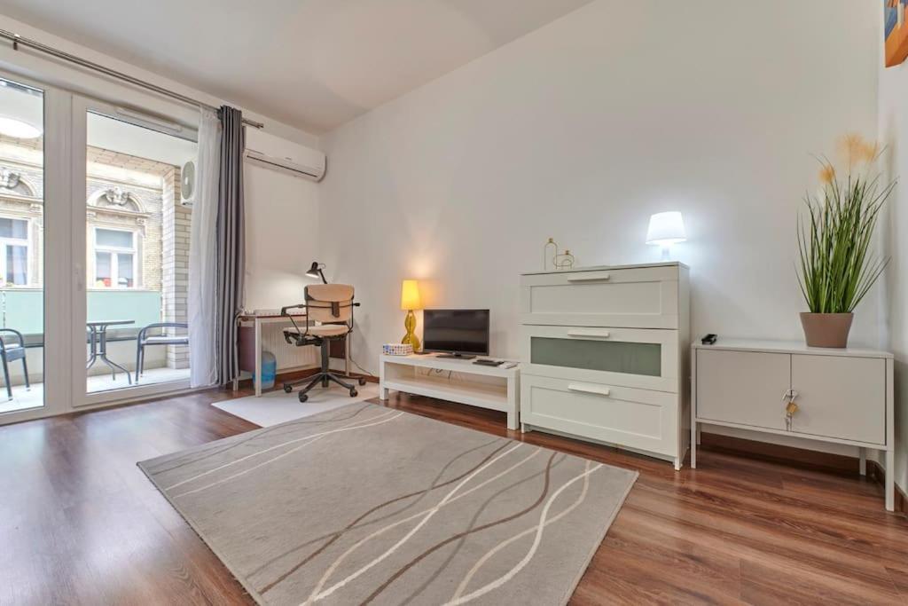 Apartment Balcony Centropolitan W Ac By Nw *