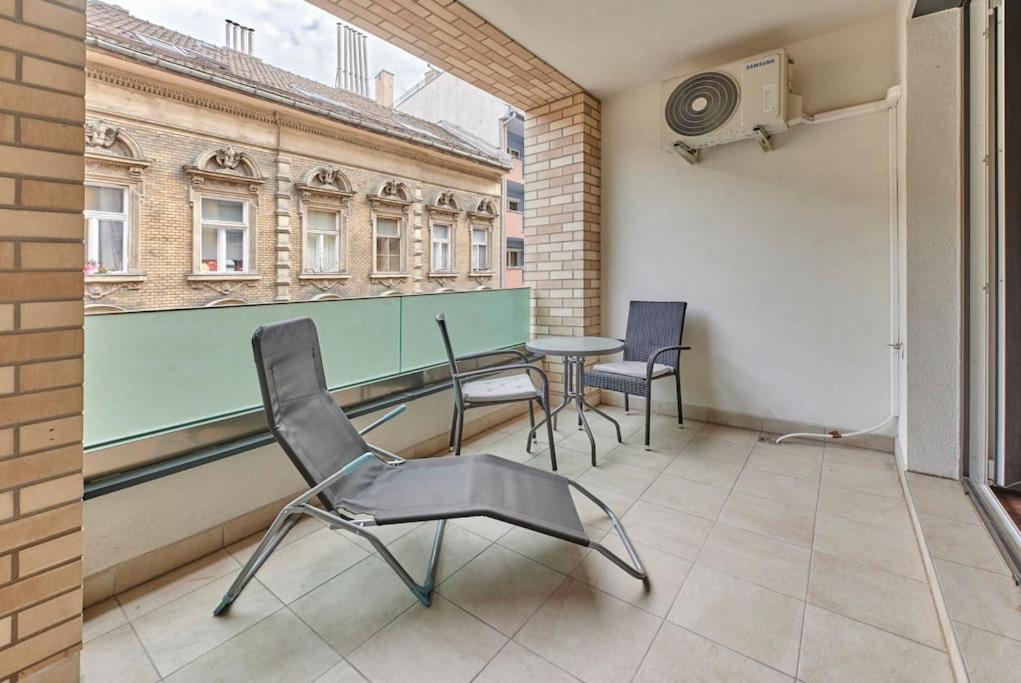 Balcony Centropolitan W Ac By Nw Apartment Budapest