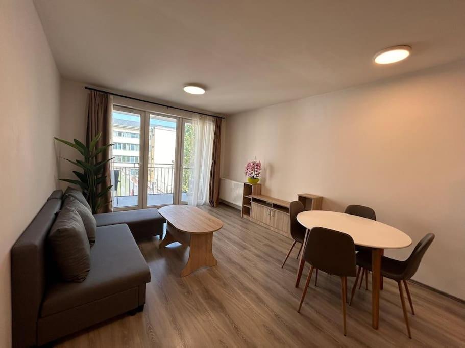 Modern With Garage Apartmán