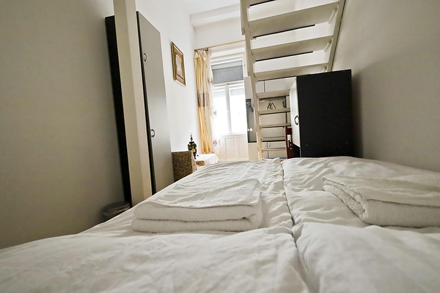Centre Sunshine Bedroom Season 5
