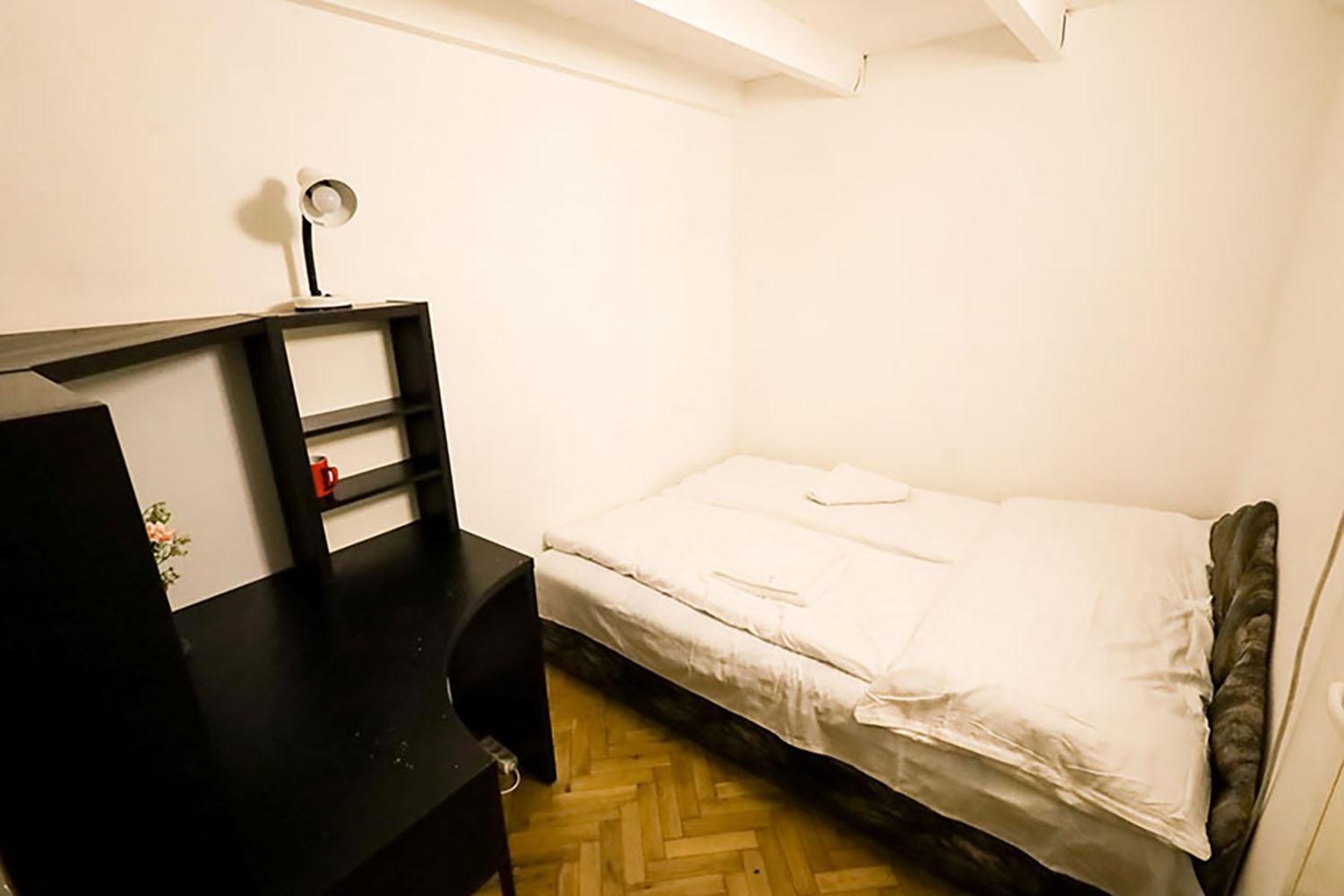 Centre Sunshine Bedroom Season 5 Budapešť