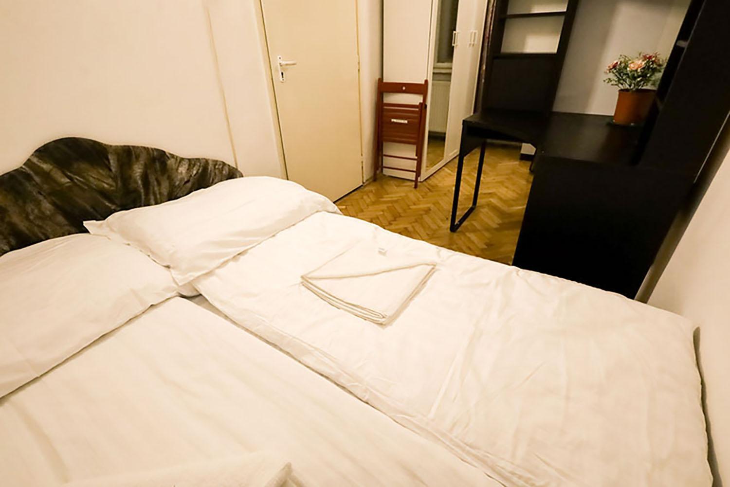Centre Sunshine Bedroom Season 5 Budapešť