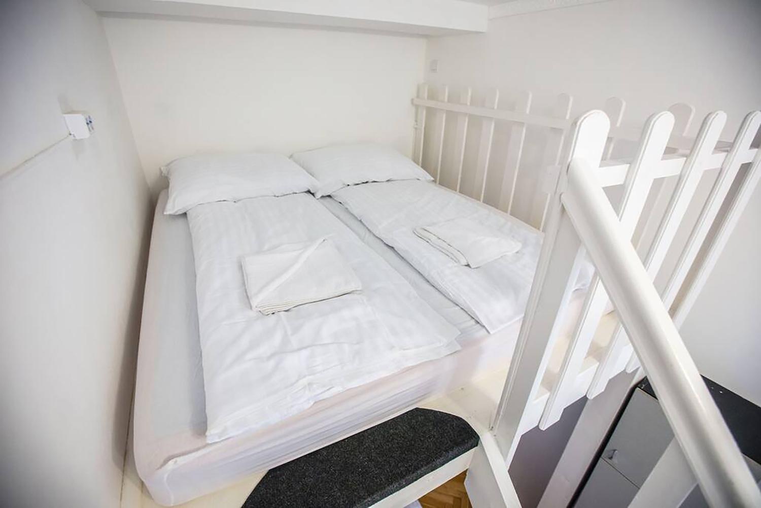 Centre Sunshine Bedroom Season 5