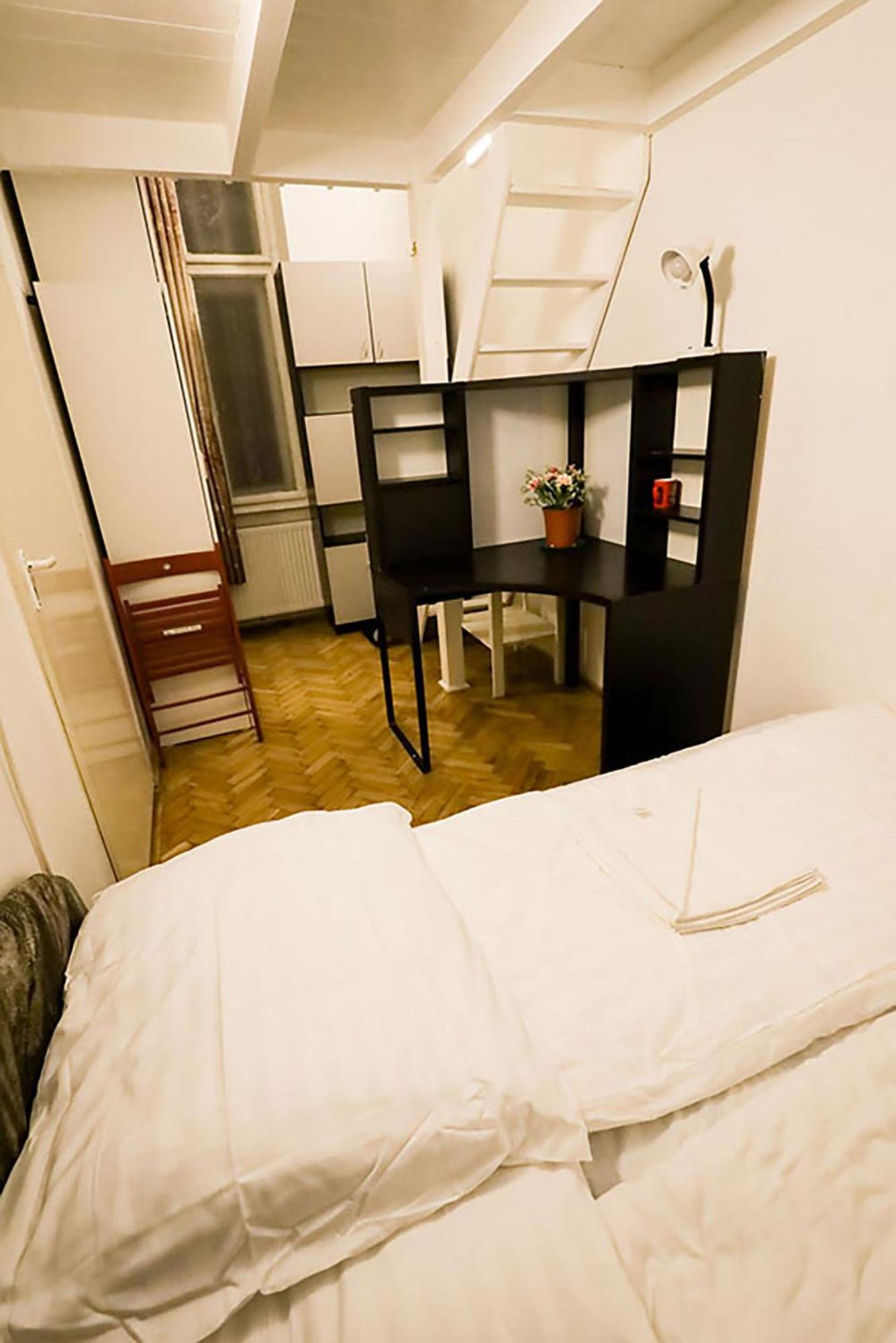 Centre Sunshine Bedroom Season 5 Budapešť