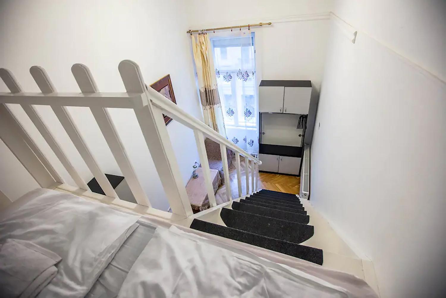 Centre Sunshine Bedroom Season 5 Budapešť