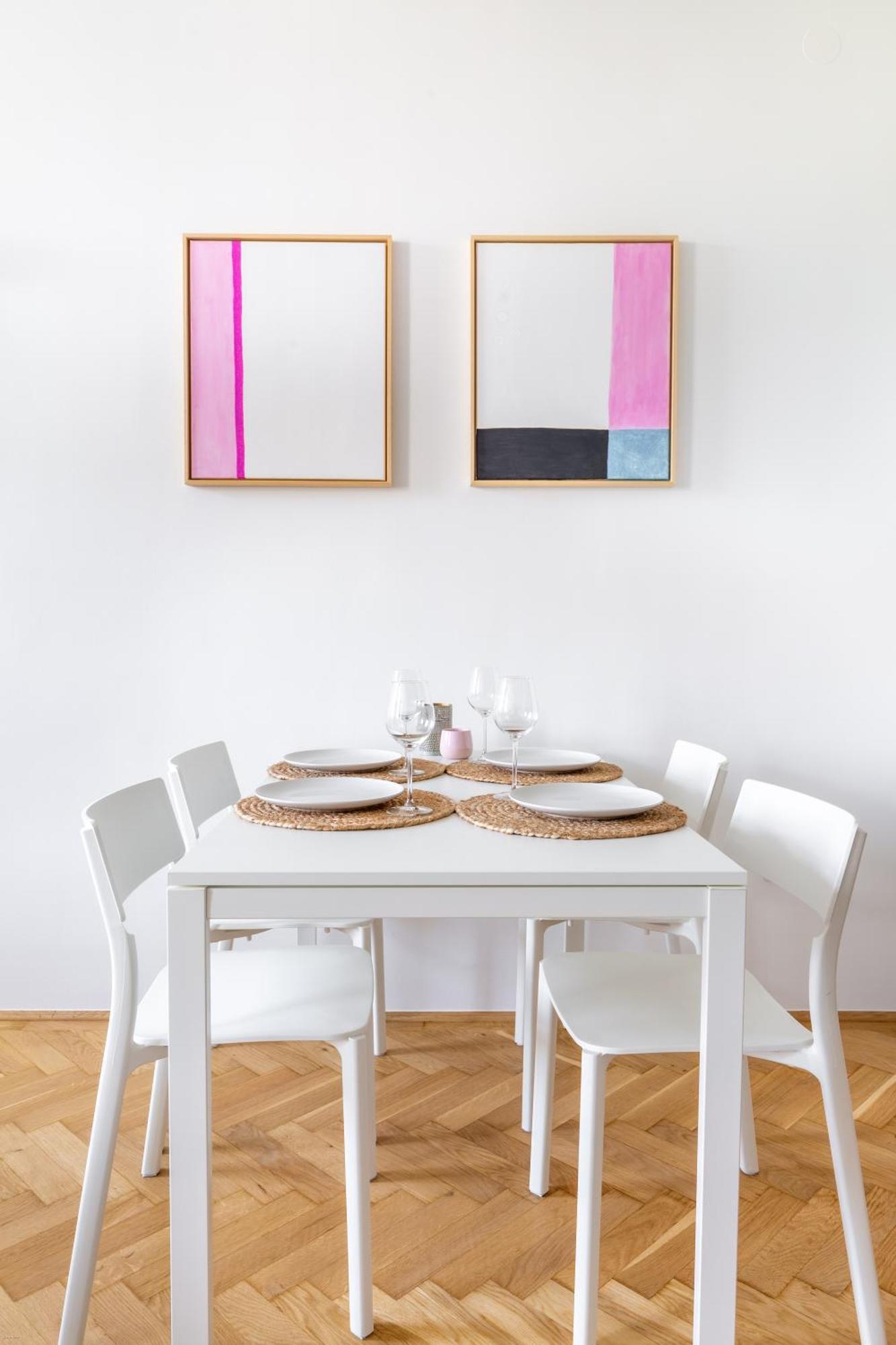 Spacious And Freshly Renovated Apartman