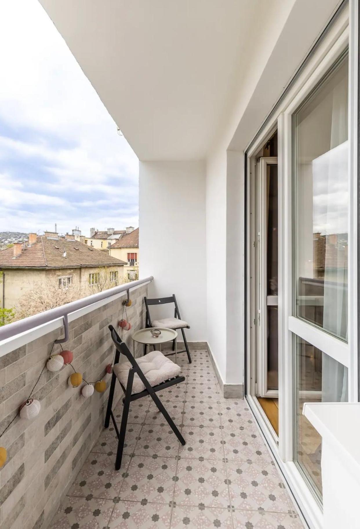 Elegant Escape By Buda Castle For Pleasure Seekers *