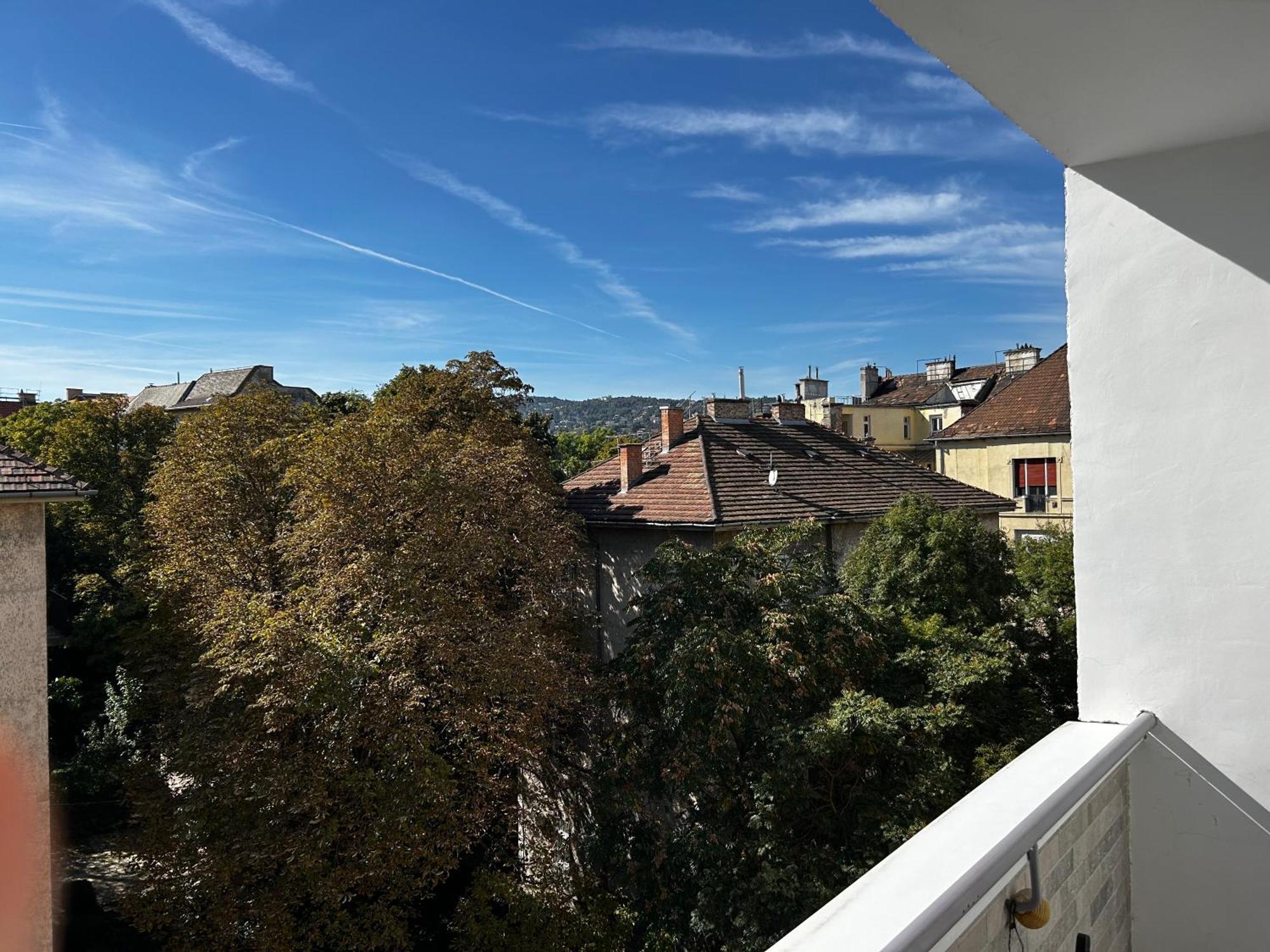Elegant Escape By Buda Castle For Pleasure Seekers * Budapest