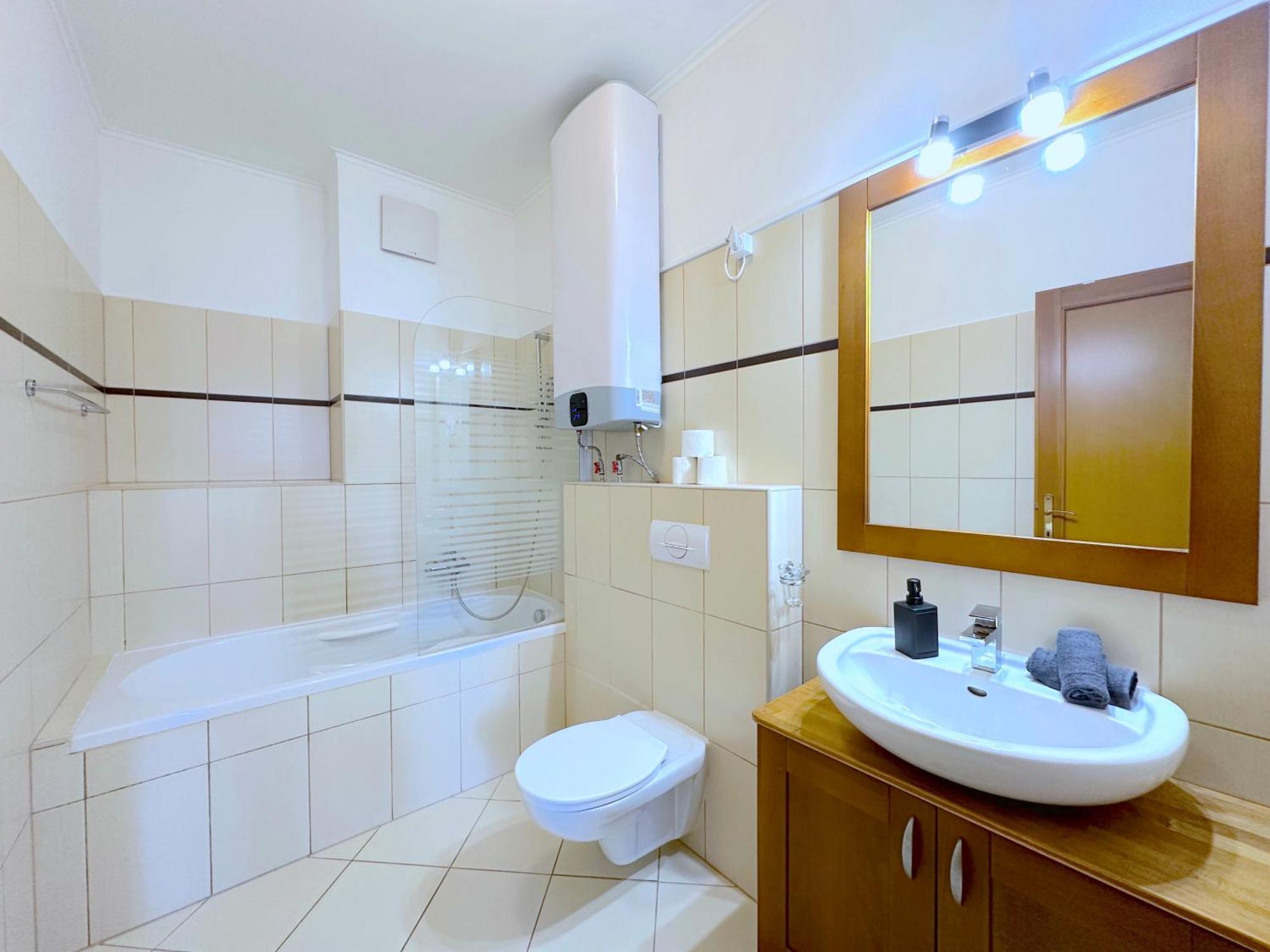 Spacious 3-bedroom With Balcony & Free Parking Apartment