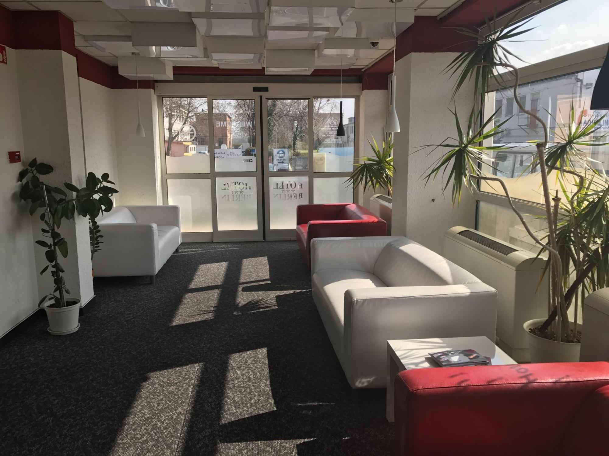 Only 15 Minutes To Center, Free Secure Parking Hotel 3*