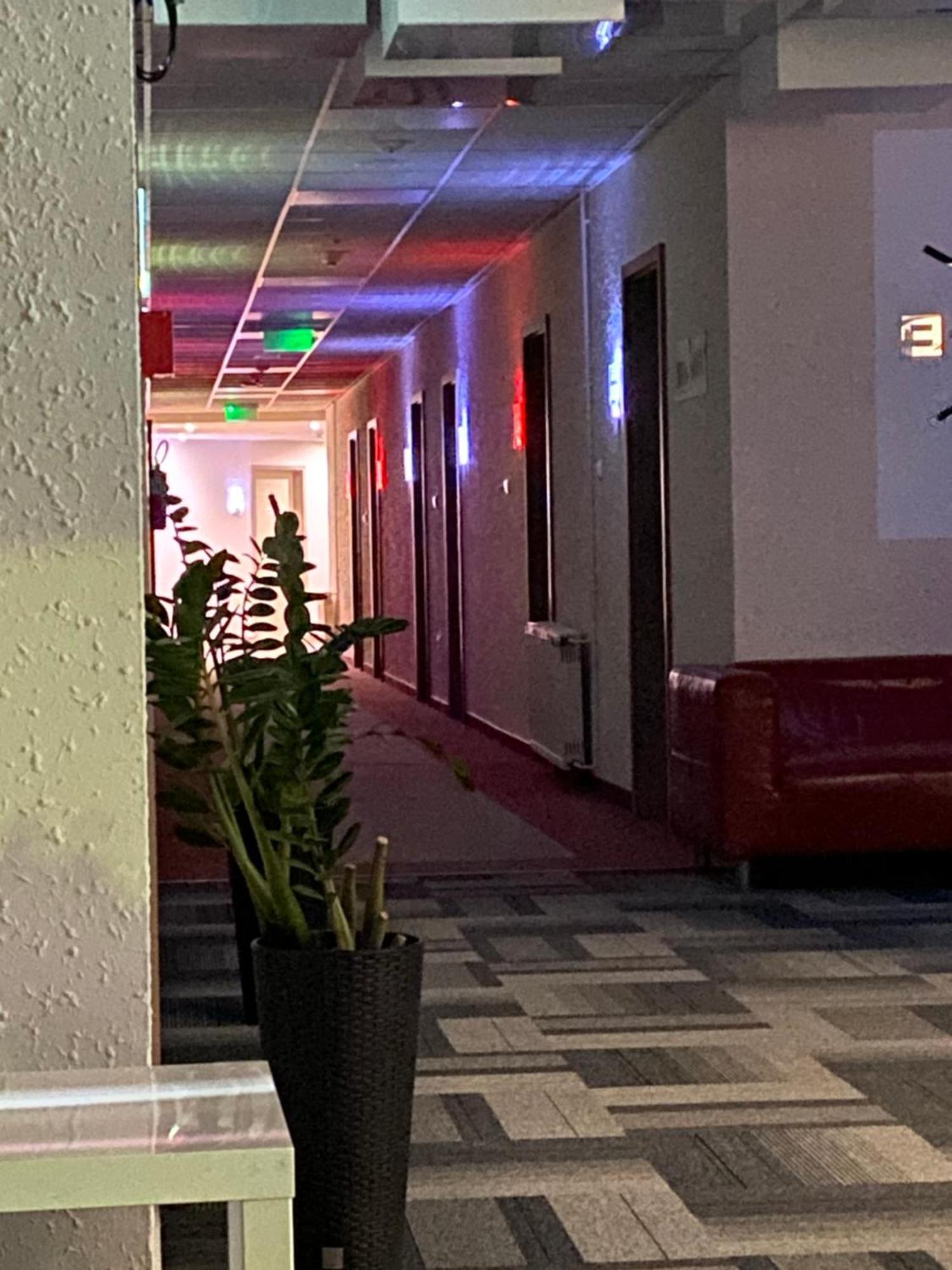 Hotel Only 15 Minutes To Center, Free Secure Parking