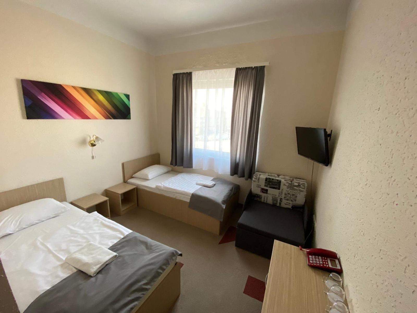 Gratis Parking, Gratis Breakfast, Gratis City Bus, Only 16 Minutes City Center Hotel