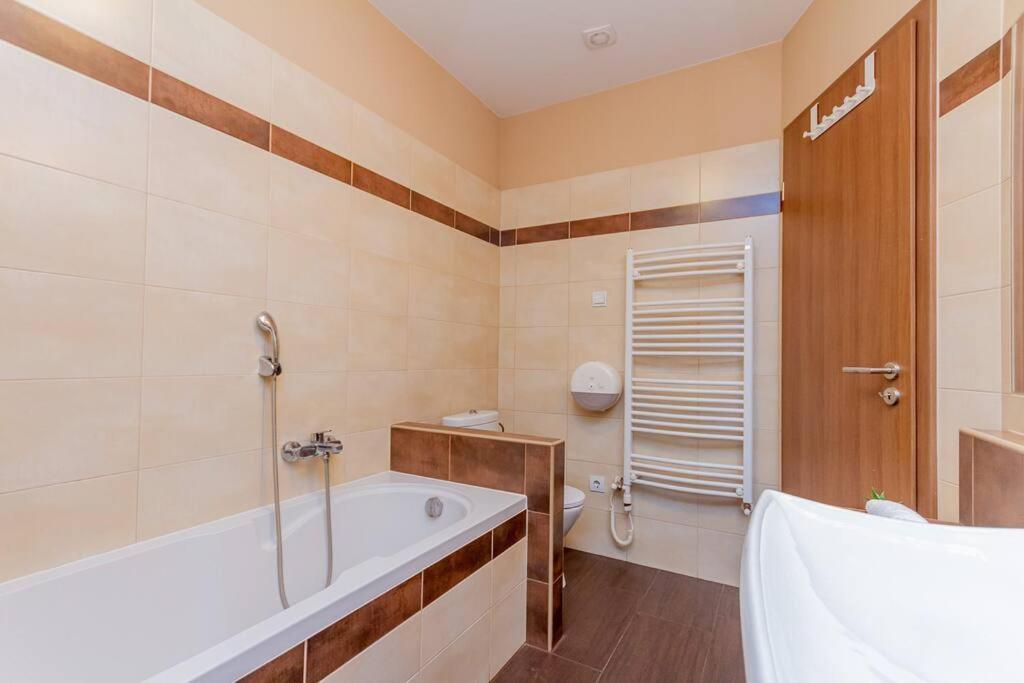 Synagogue Loft 3br Free Parking Appartement Budapest