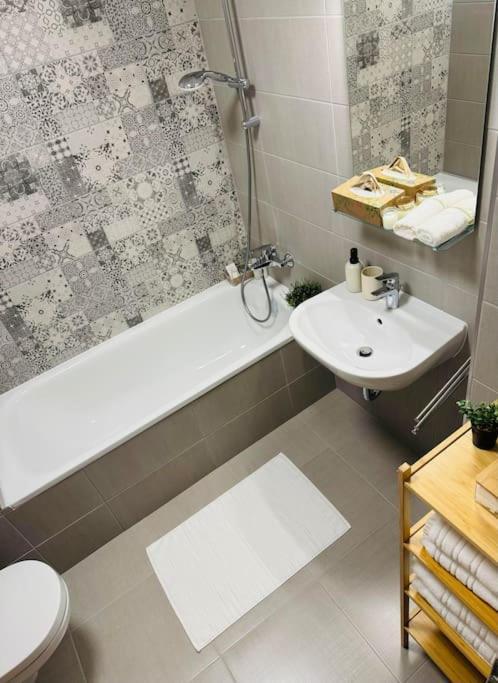 Illes Residence-cosy Central Flat Apartment *