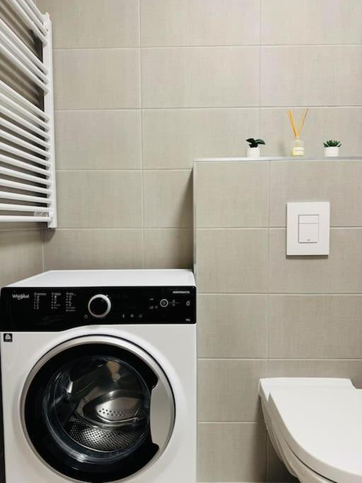 Illes Residence-cosy Central Flat Apartment