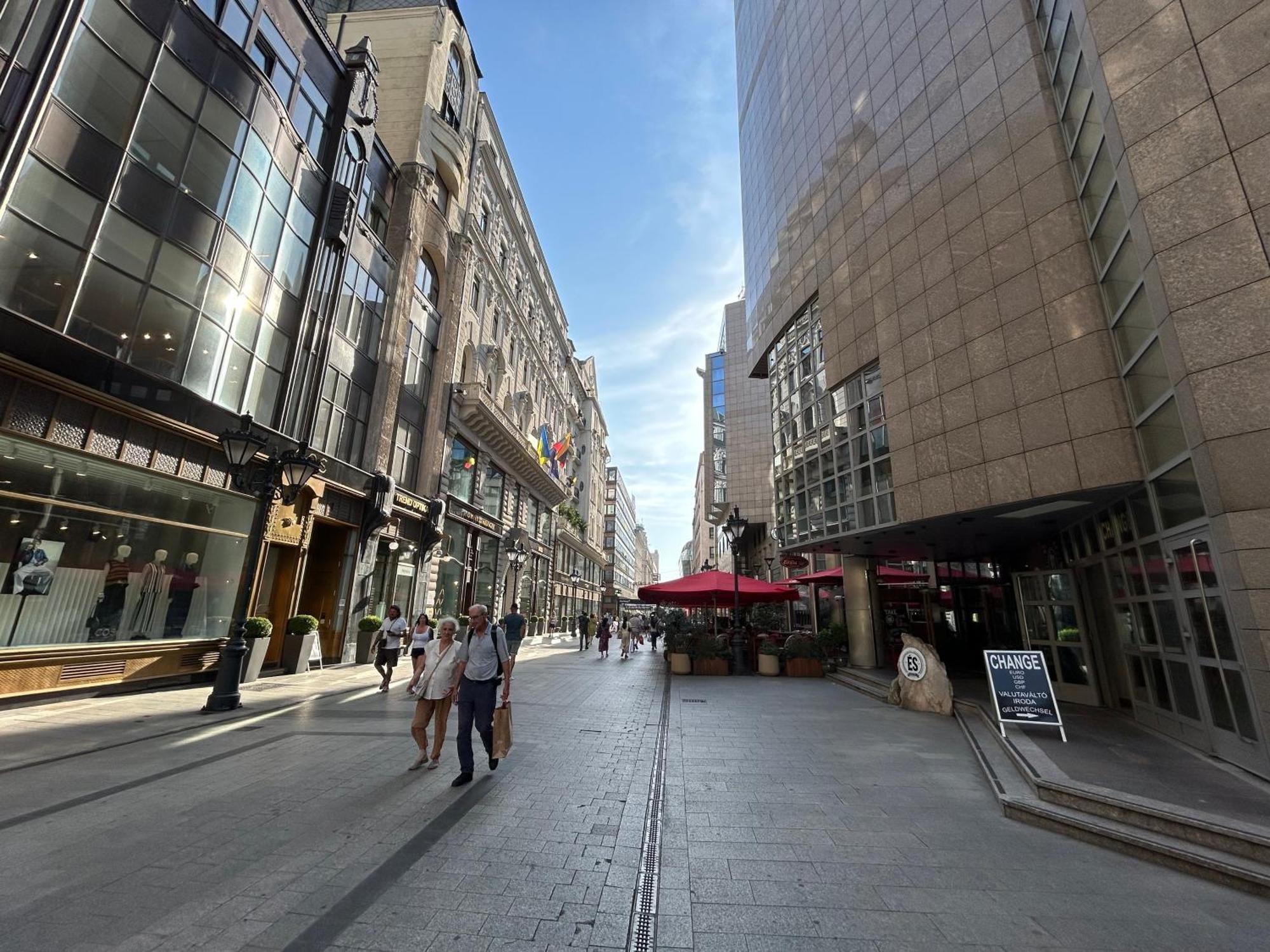 New Design - Fashion Street Budapest