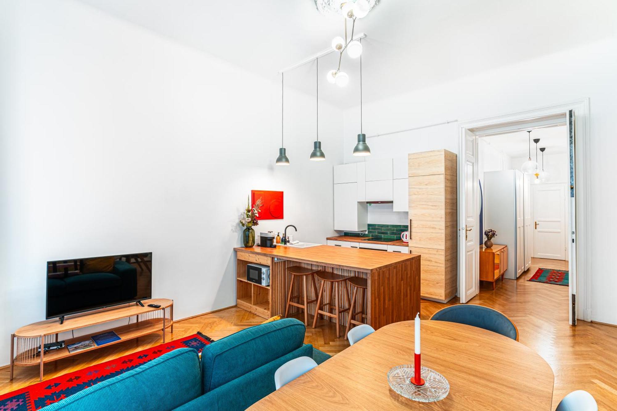 Apartment Eclectic Downtown On Kiraly Street, Calm And *