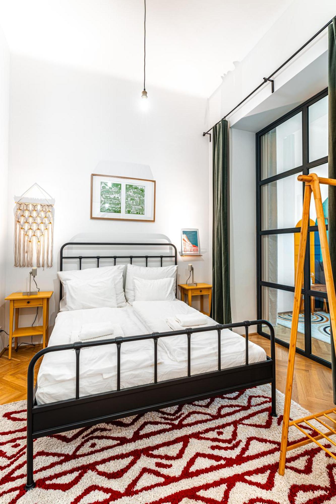 Eclectic Downtown On Kiraly Street, Calm And Apartment Budapest