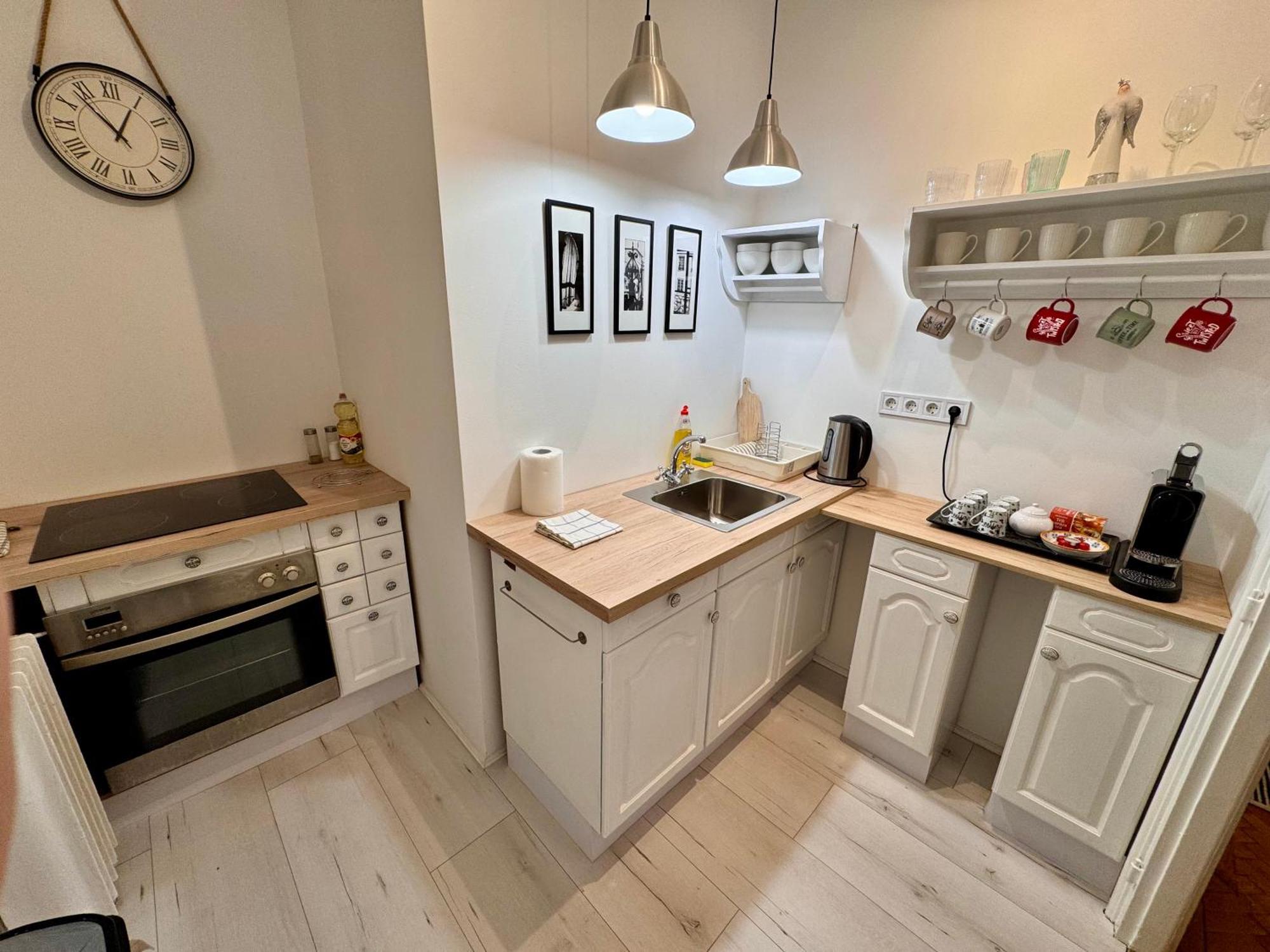 Dinerdowntown With Free Garage Apartment