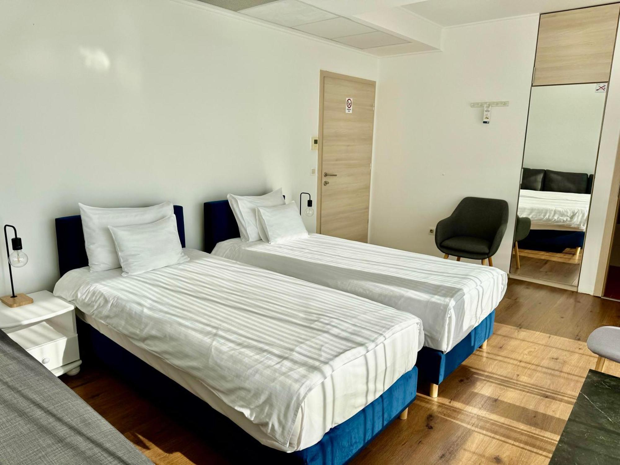 Hostel Rooftop City With Deep Garage Budapest