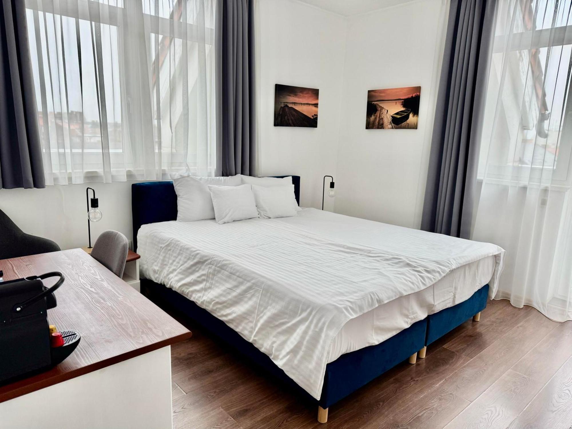 Rooftop City With Deep Garage Hostel Budapest