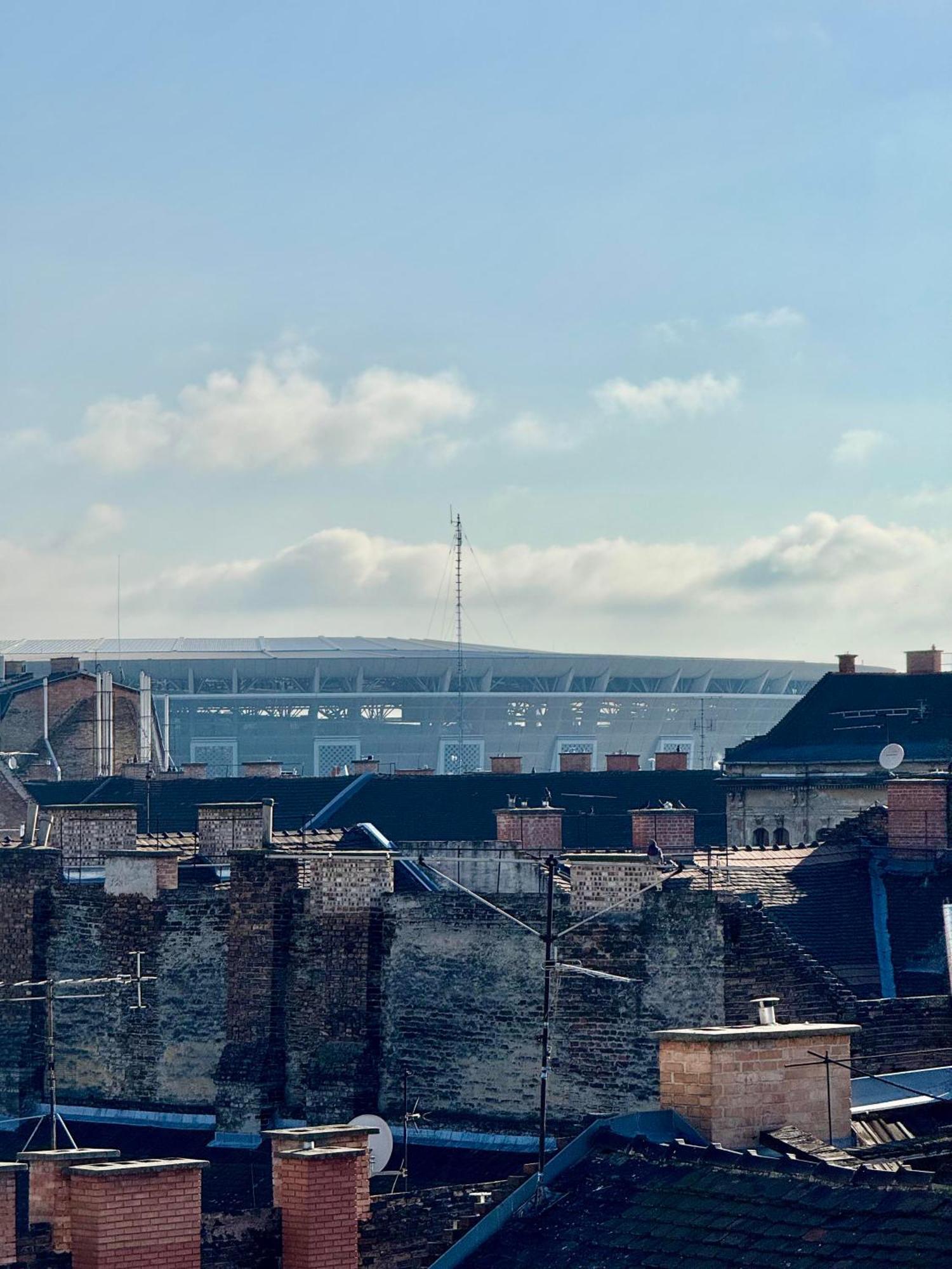Rooftop City With Deep Garage Hostel